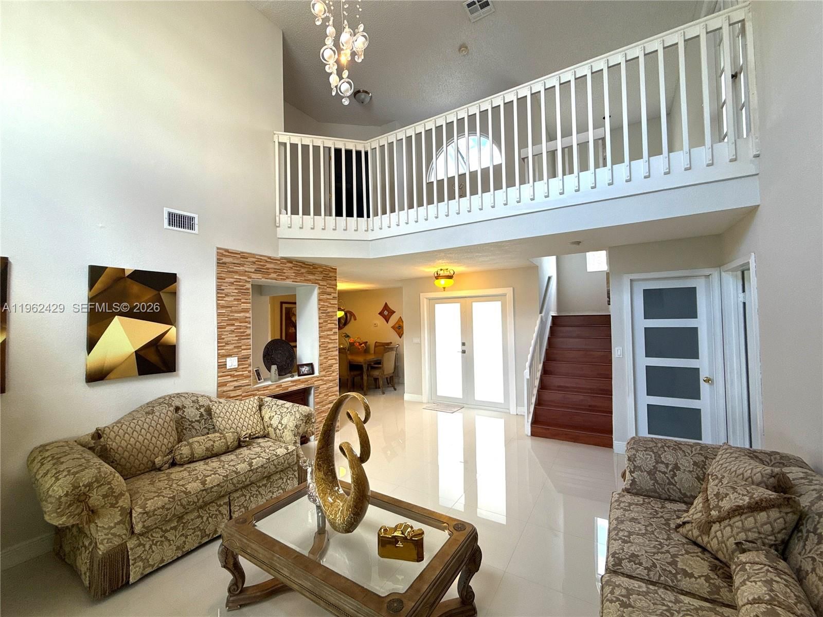 Real estate property located at 19230 87th Pl, Miami-dade, Lakes On The Green - Sec, Hialeah, FL