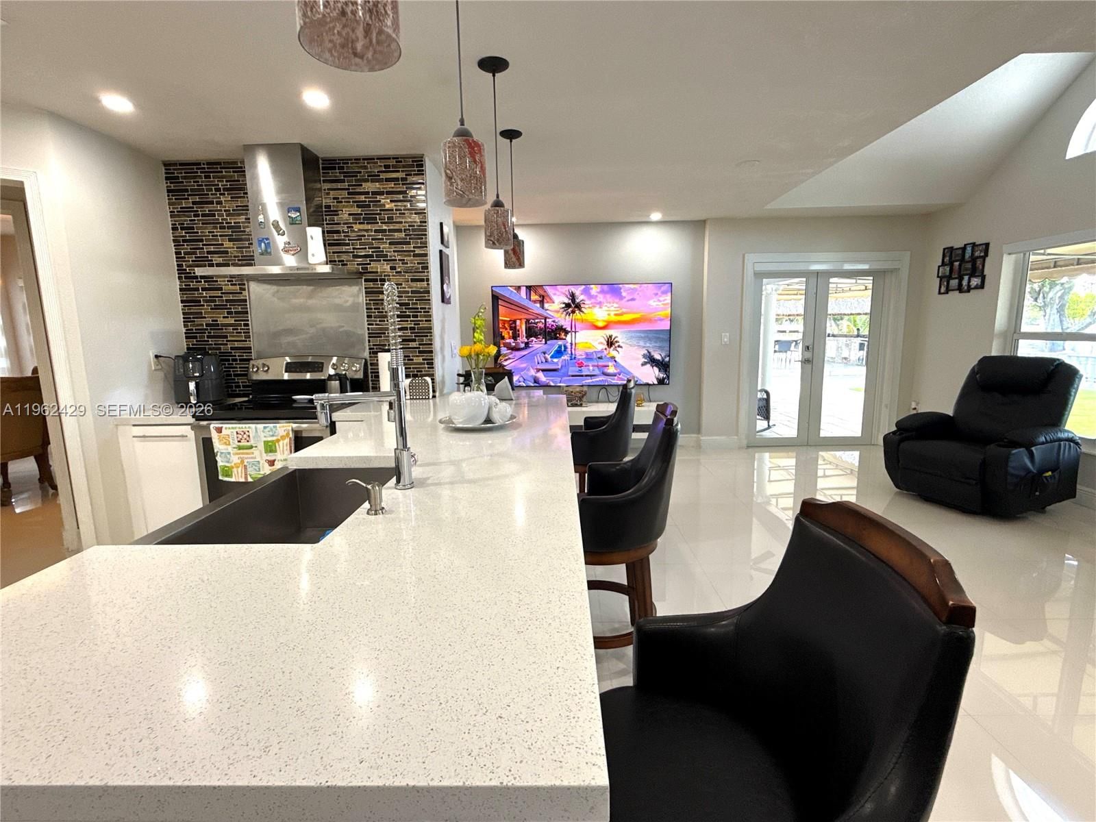 Real estate property located at 19230 87th Pl, Miami-dade, Lakes On The Green - Sec, Hialeah, FL