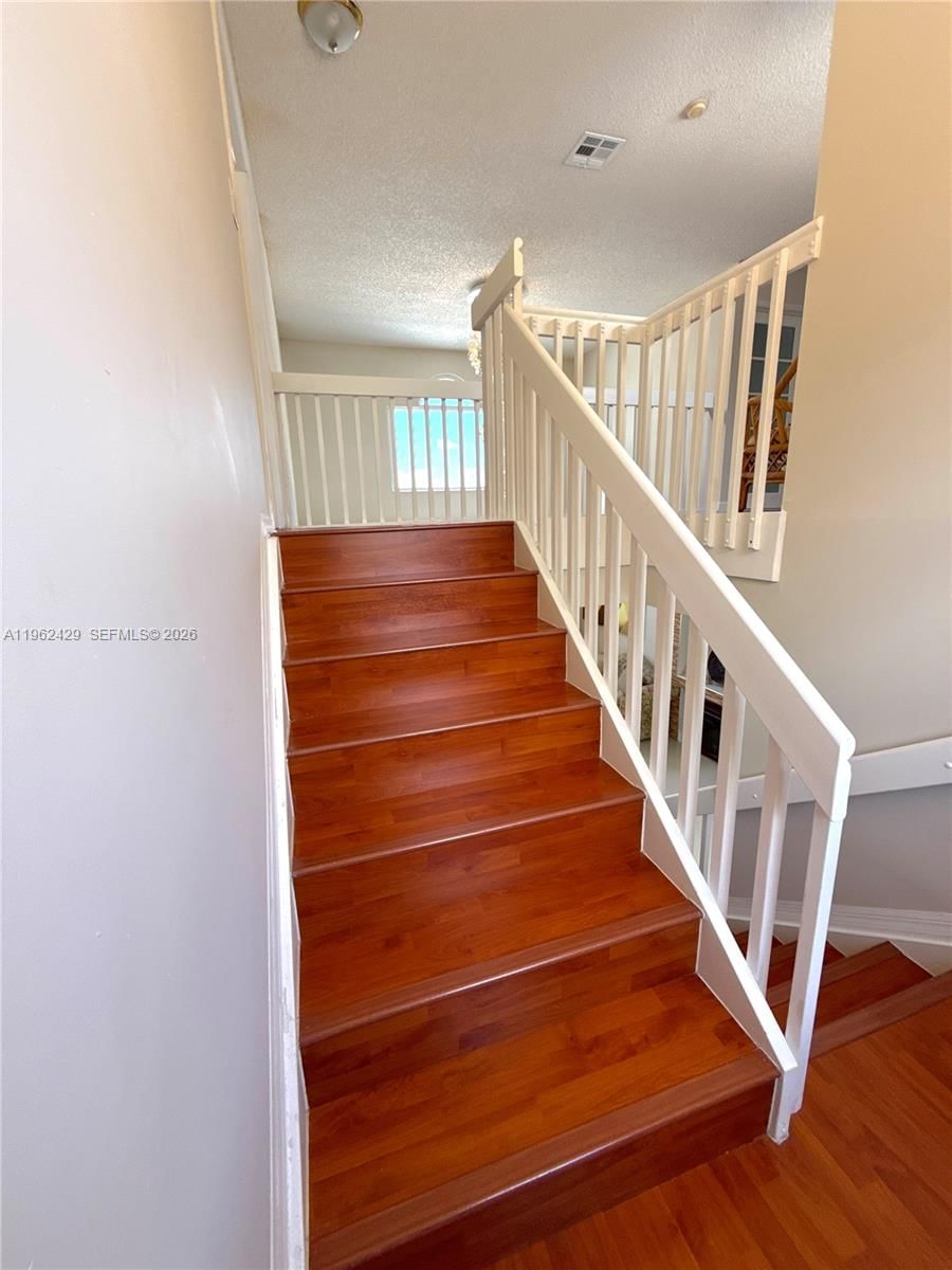 Real estate property located at 19230 87th Pl, Miami-dade, Lakes On The Green - Sec, Hialeah, FL