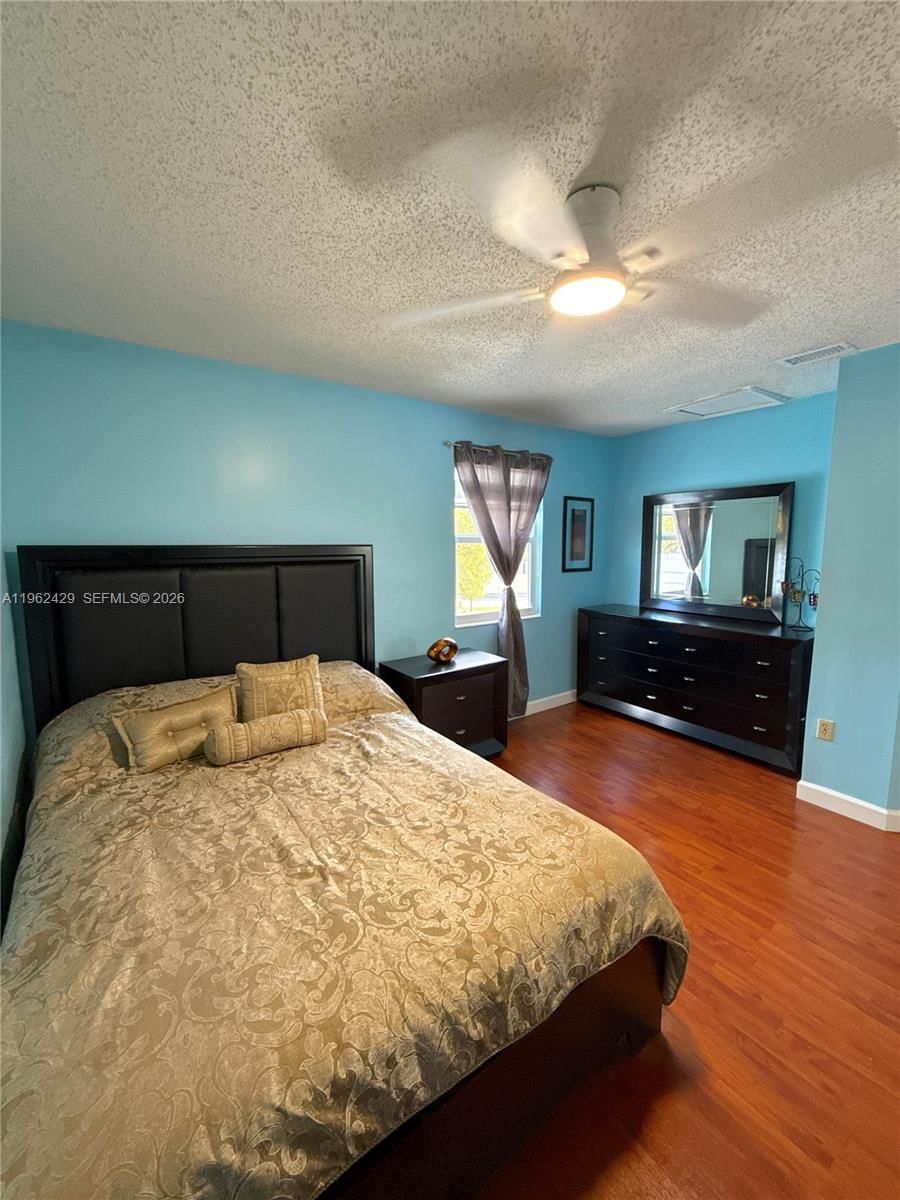 Real estate property located at 19230 87th Pl, Miami-dade, Lakes On The Green - Sec, Hialeah, FL