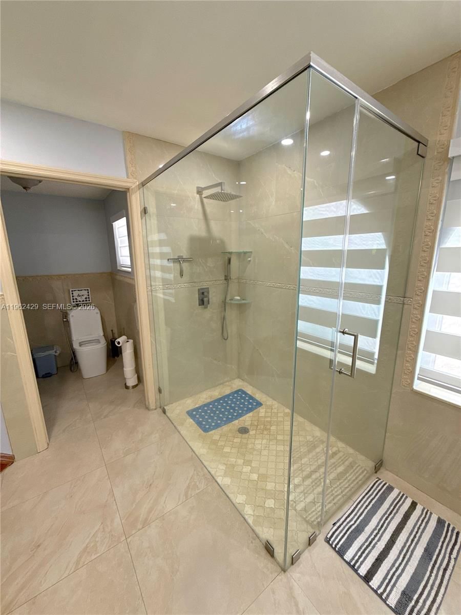 Real estate property located at 19230 87th Pl, Miami-dade, Lakes On The Green - Sec, Hialeah, FL