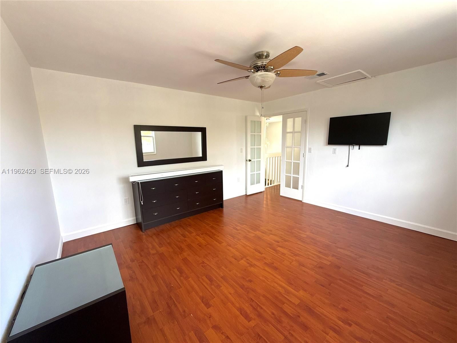 Real estate property located at 19230 87th Pl, Miami-dade, Lakes On The Green - Sec, Hialeah, FL