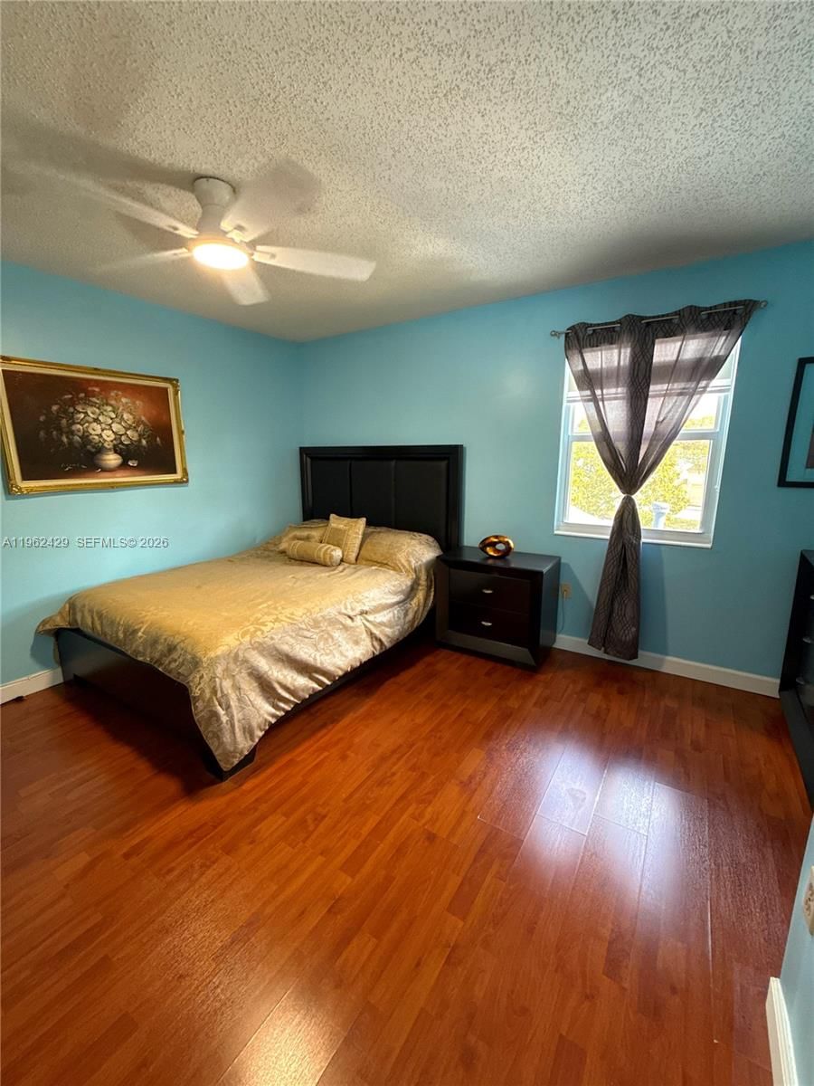 Real estate property located at 19230 87th Pl, Miami-dade, Lakes On The Green - Sec, Hialeah, FL