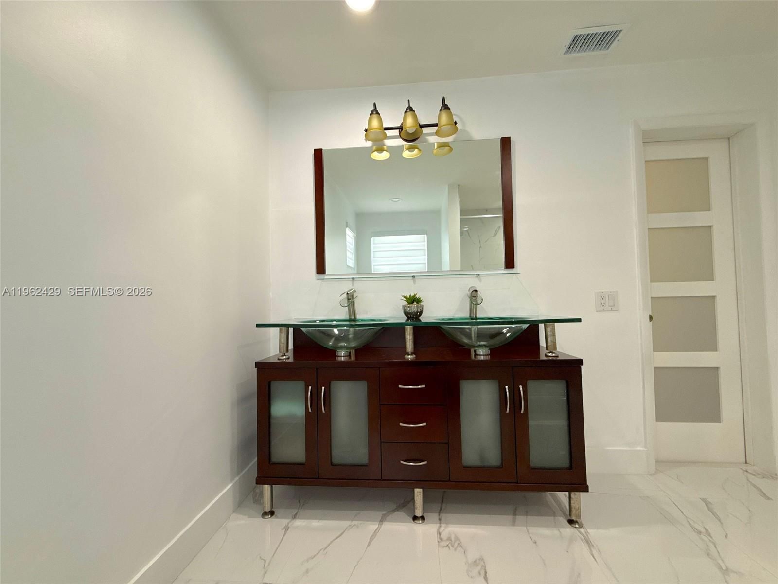 Real estate property located at 19230 87th Pl, Miami-dade, Lakes On The Green - Sec, Hialeah, FL