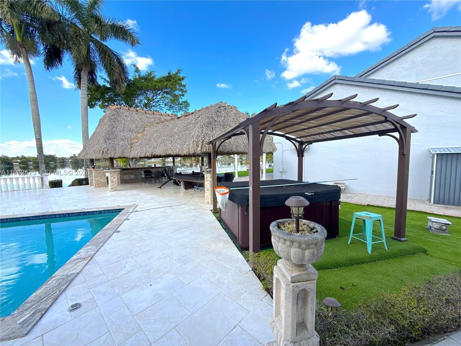 Real estate property located at 19230 87th Pl, Miami-dade, Lakes On The Green - Sec, Hialeah, FL