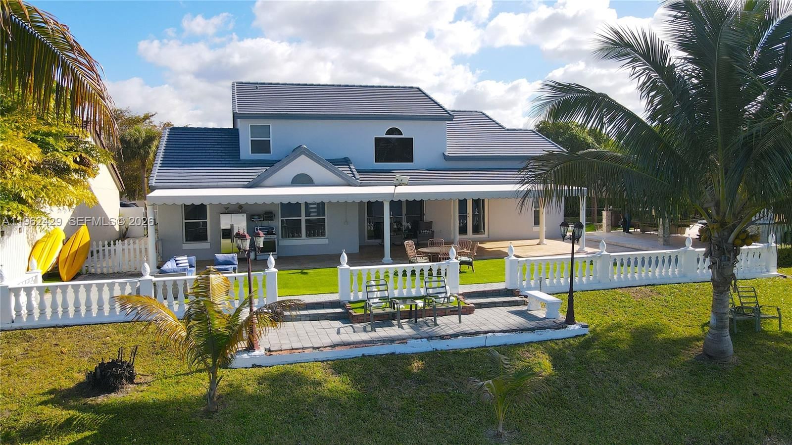 Real estate property located at 19230 87th Pl, Miami-dade, Lakes On The Green - Sec, Hialeah, FL