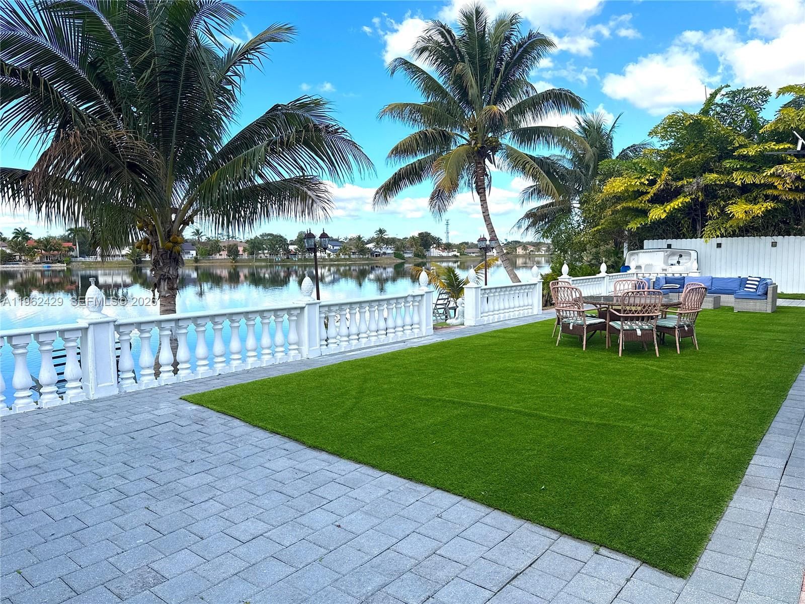 Real estate property located at 19230 87th Pl, Miami-dade, Lakes On The Green - Sec, Hialeah, FL