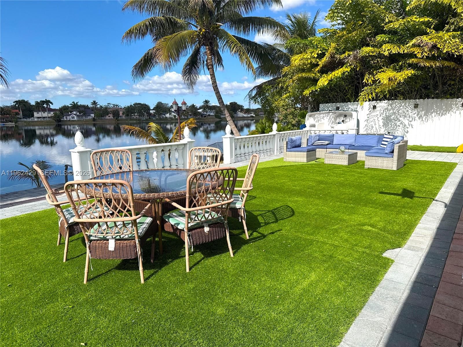 Real estate property located at 19230 87th Pl, Miami-dade, Lakes On The Green - Sec, Hialeah, FL
