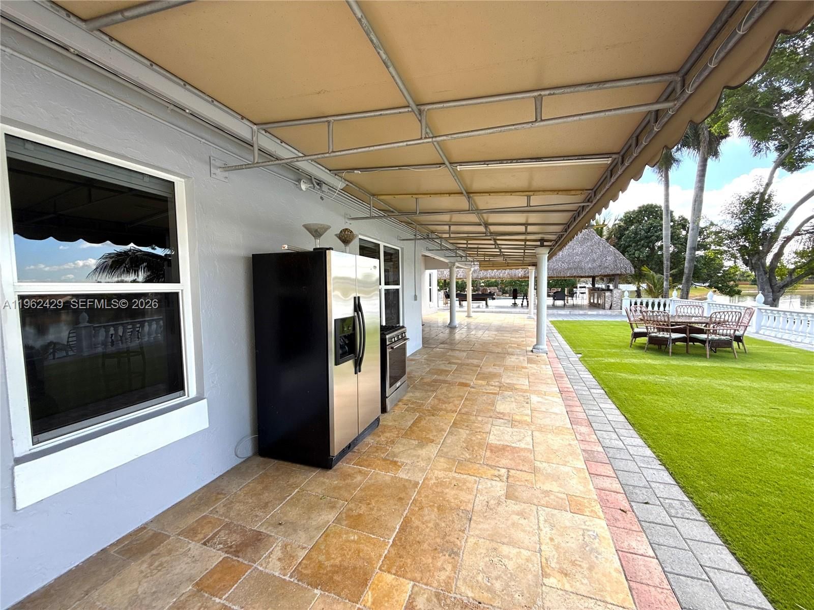 Real estate property located at 19230 87th Pl, Miami-dade, Lakes On The Green - Sec, Hialeah, FL