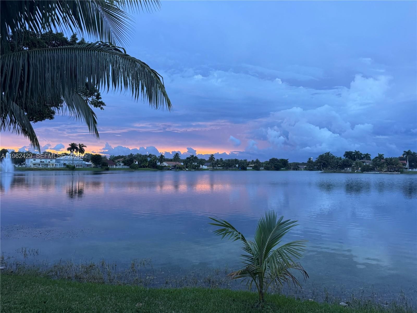 Real estate property located at 19230 87th Pl, Miami-dade, Lakes On The Green - Sec, Hialeah, FL