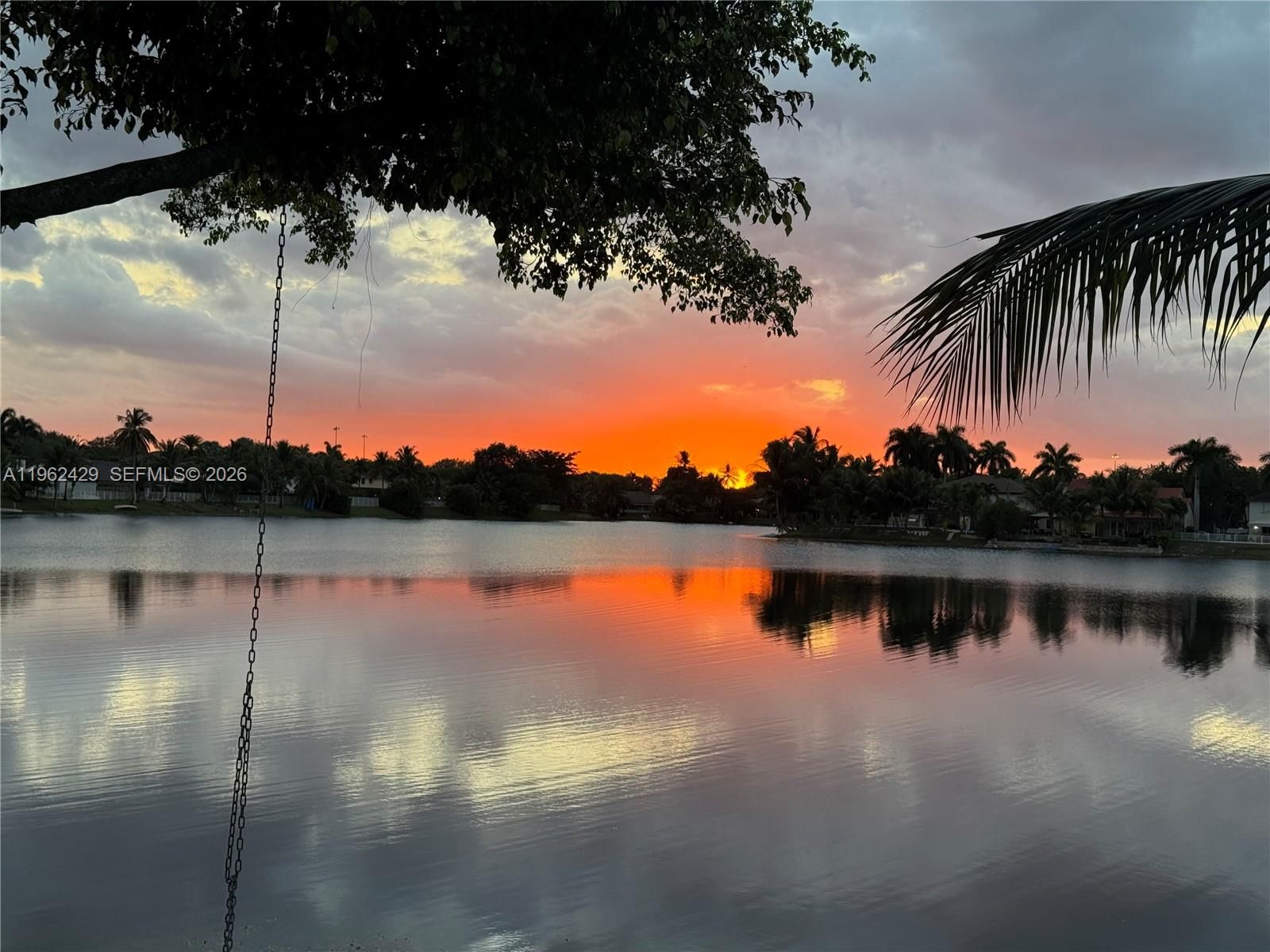 Real estate property located at 19230 87th Pl, Miami-dade, Lakes On The Green - Sec, Hialeah, FL