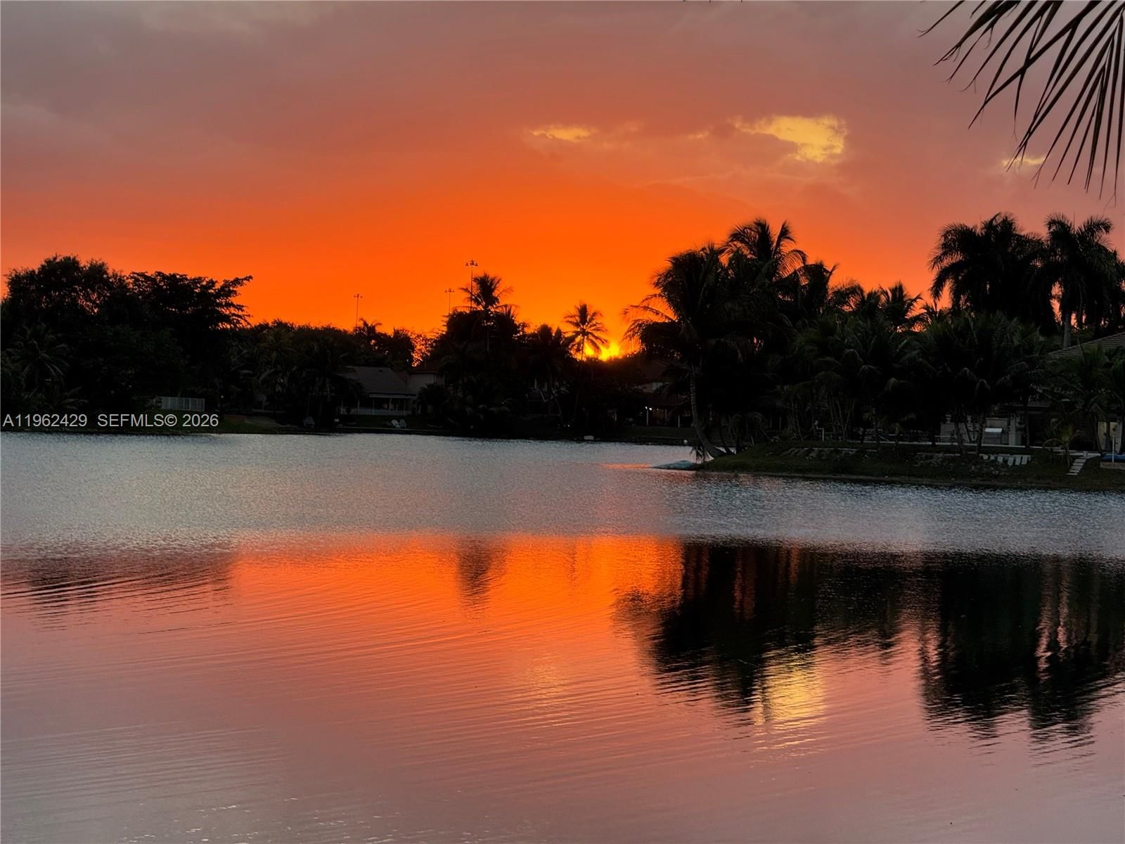 Real estate property located at 19230 87th Pl, Miami-dade, Lakes On The Green - Sec, Hialeah, FL