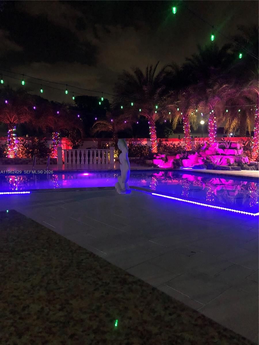 Real estate property located at 19230 87th Pl, Miami-dade, Lakes On The Green - Sec, Hialeah, FL