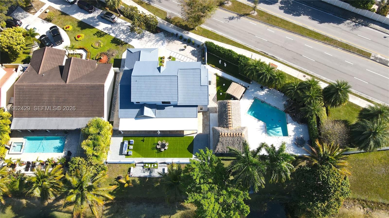 Real estate property located at 19230 87th Pl, Miami-dade, Lakes On The Green - Sec, Hialeah, FL