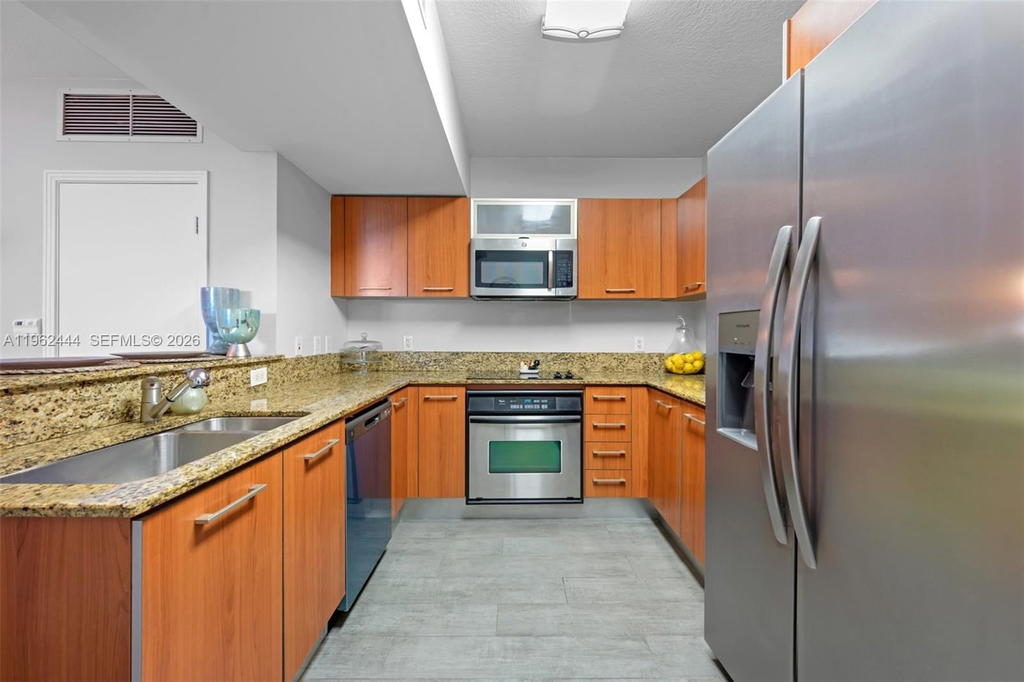 Real estate property located at 9066 73rd Ct #2002, Miami-dade, Metropolis Ii At Dadeland, Miami, FL