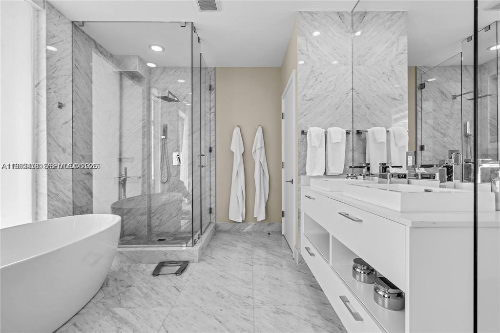 Real estate property located at 650 32nd St BH6, Miami-dade, Paraiso Bay Condo, Miami, FL