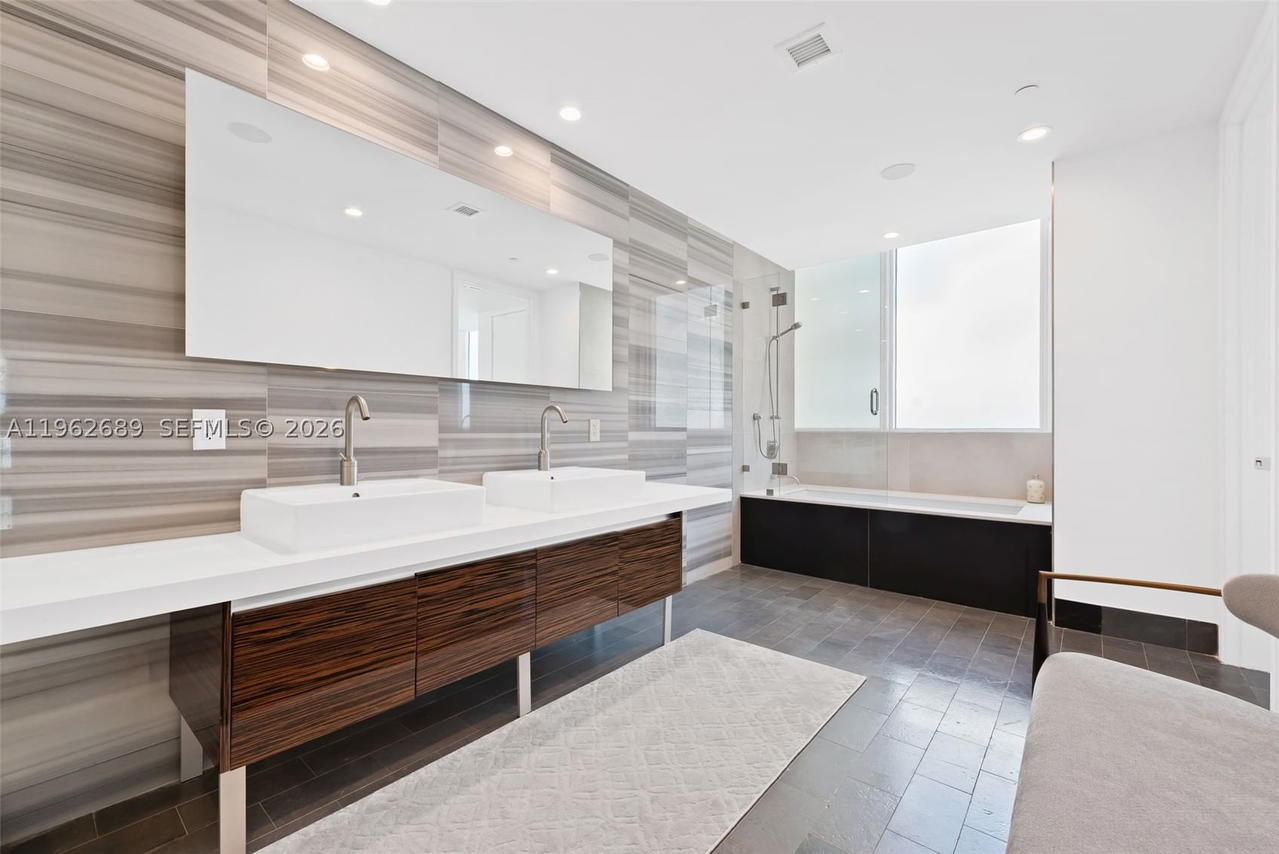 Real estate property located at 1100 Biscayne Blvd #5706, Miami-dade, Marquis Condo, Miami, FL