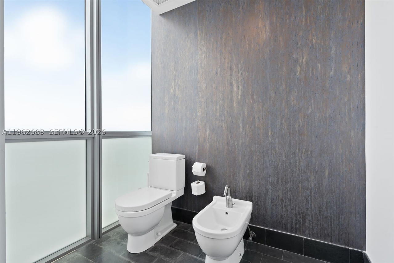 Real estate property located at 1100 Biscayne Blvd #5706, Miami-dade, Marquis Condo, Miami, FL