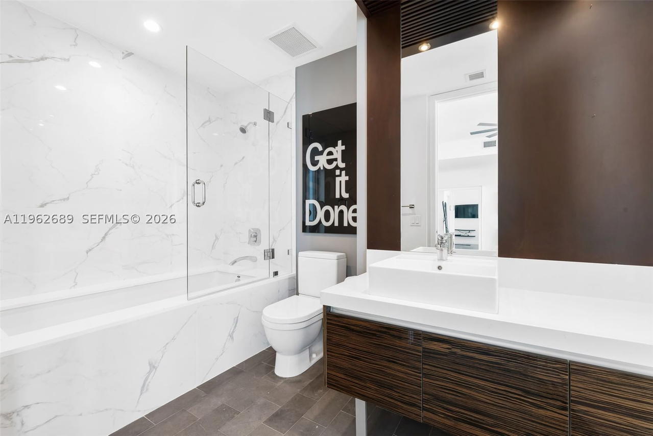 Real estate property located at 1100 Biscayne Blvd #5706, Miami-dade, Marquis Condo, Miami, FL