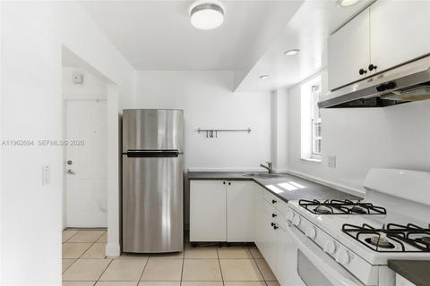 Real estate property located at 6705 Kendall Dr #306, Miami-dade, Villas Of Pinecrest Condo, Pinecrest, FL
