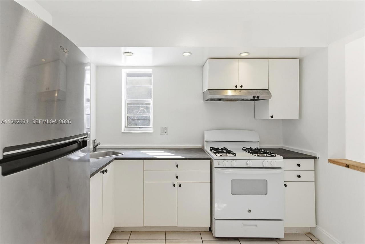 Real estate property located at 6705 Kendall Dr #306, Miami-dade, Villas Of Pinecrest Condo, Pinecrest, FL