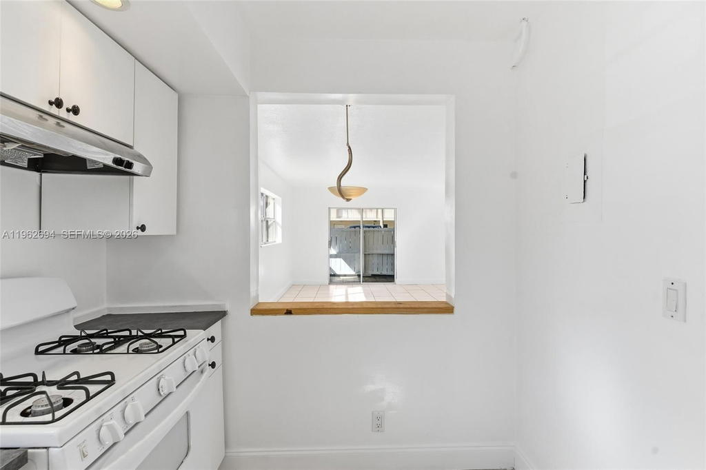 Real estate property located at 6705 Kendall Dr #306, Miami-dade, Villas Of Pinecrest Condo, Pinecrest, FL