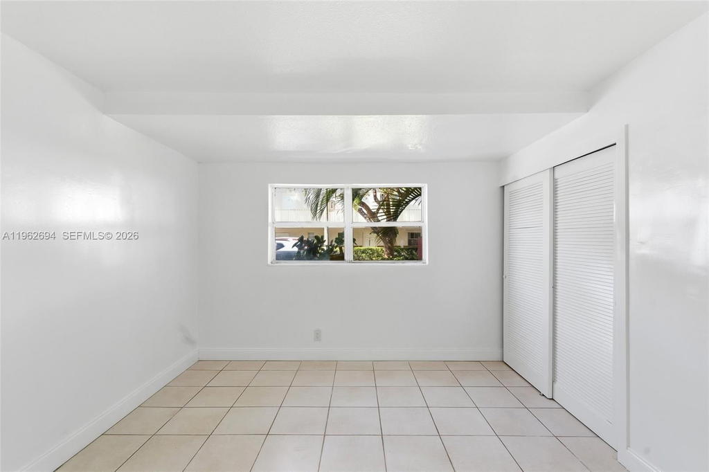 Real estate property located at 6705 Kendall Dr #306, Miami-dade, Villas Of Pinecrest Condo, Pinecrest, FL
