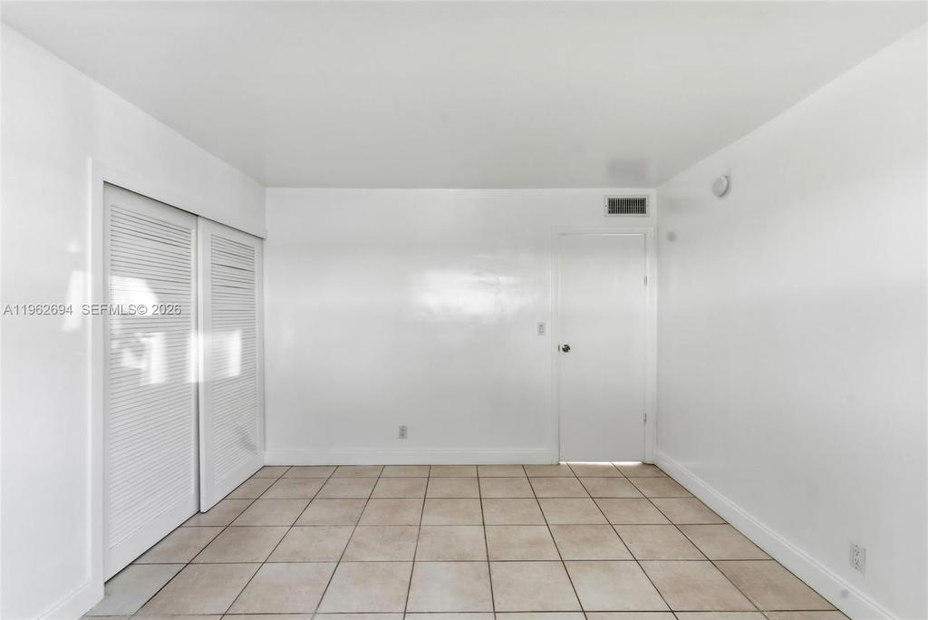 Real estate property located at 6705 Kendall Dr #306, Miami-dade, Villas Of Pinecrest Condo, Pinecrest, FL