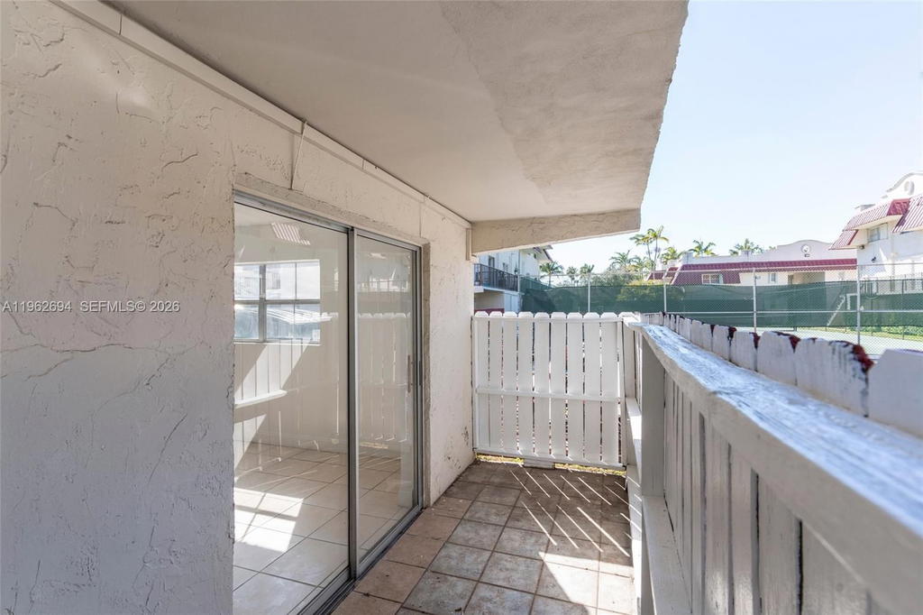 Real estate property located at 6705 Kendall Dr #306, Miami-dade, Villas Of Pinecrest Condo, Pinecrest, FL
