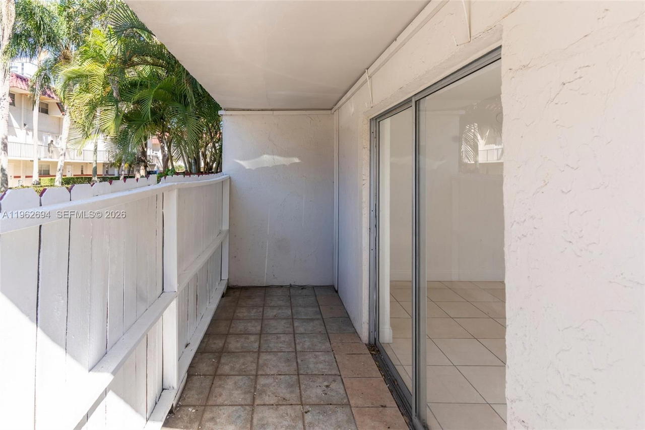 Real estate property located at 6705 Kendall Dr #306, Miami-dade, Villas Of Pinecrest Condo, Pinecrest, FL