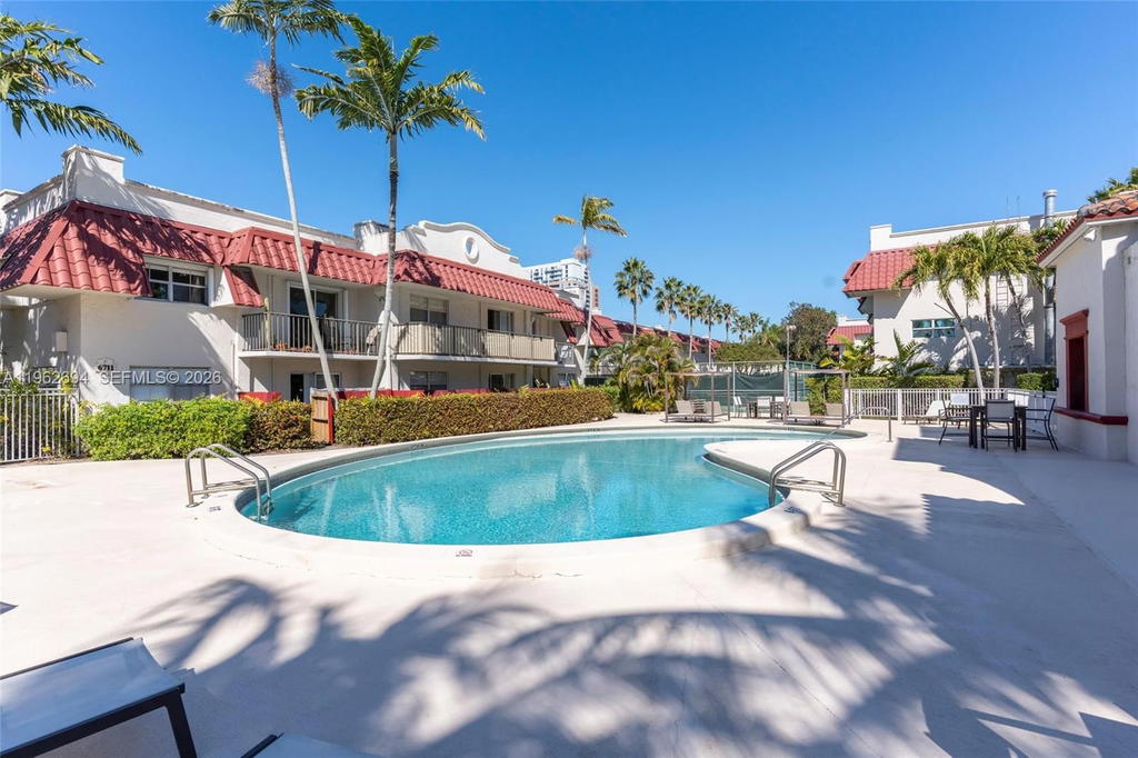 Real estate property located at 6705 Kendall Dr #306, Miami-dade, Villas Of Pinecrest Condo, Pinecrest, FL