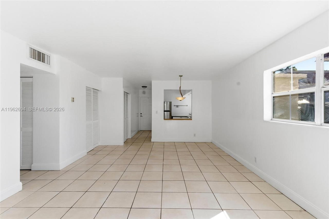 Real estate property located at 6705 Kendall Dr #306, Miami-dade, Villas Of Pinecrest Condo, Pinecrest, FL