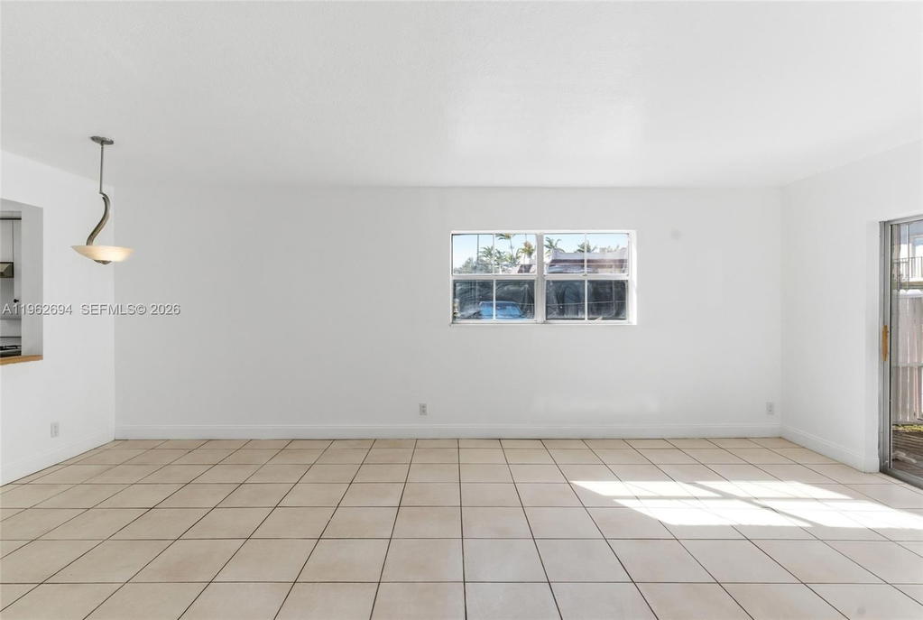 Real estate property located at 6705 Kendall Dr #306, Miami-dade, Villas Of Pinecrest Condo, Pinecrest, FL