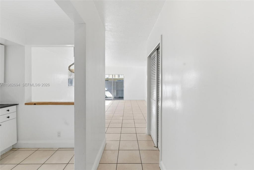 Real estate property located at 6705 Kendall Dr #306, Miami-dade, Villas Of Pinecrest Condo, Pinecrest, FL