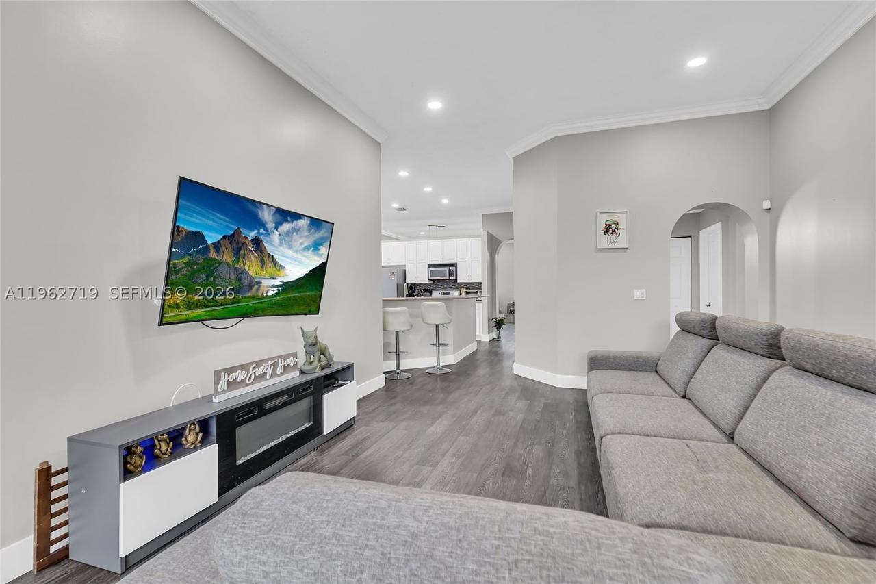 Real estate property located at 14325 14th Ct, Broward, Pembroke Falls Phase 6, Pembroke Pines, FL