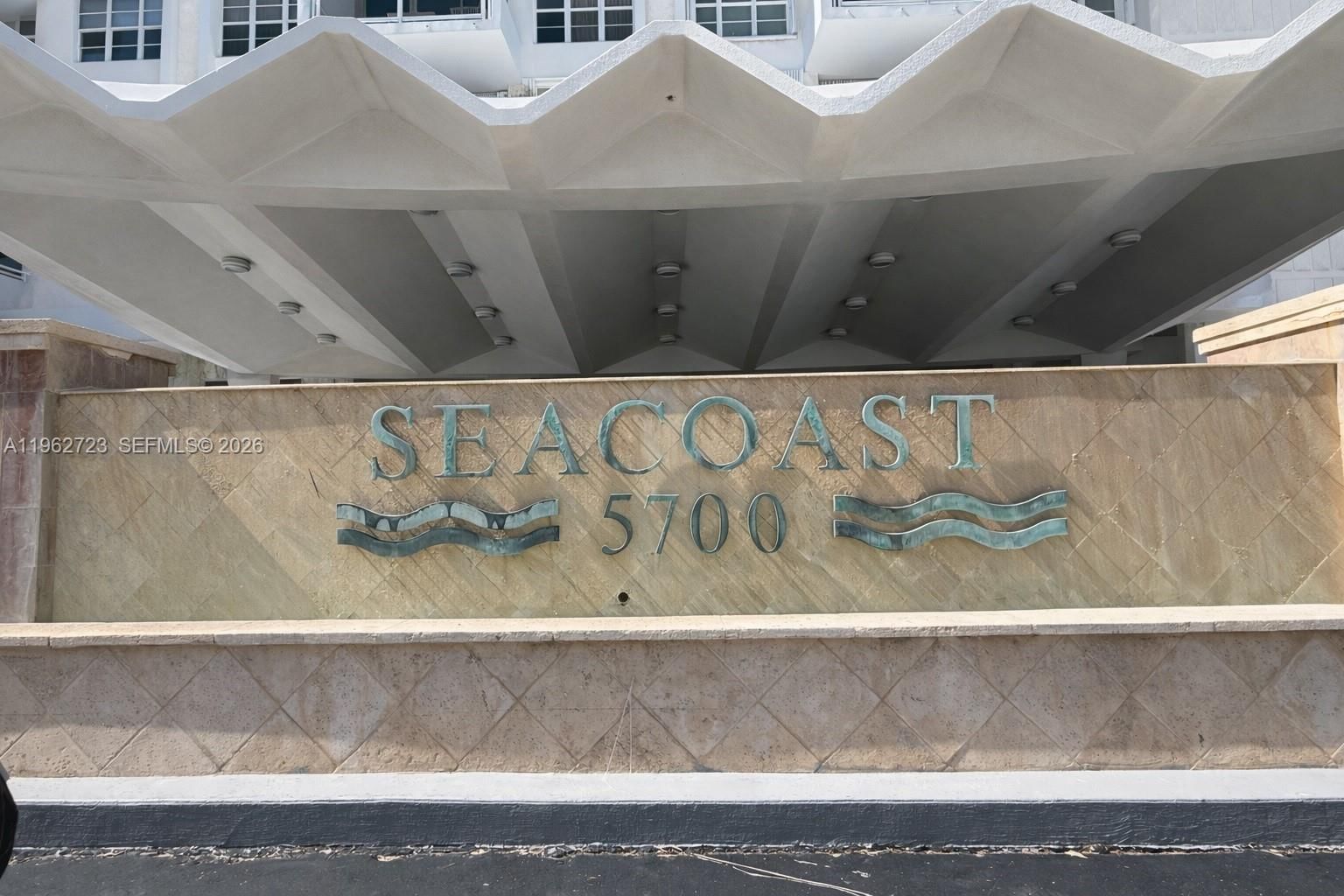 Real estate property located at 5700 Collins Ave CU-1, Miami-dade, Miami Beach, FL