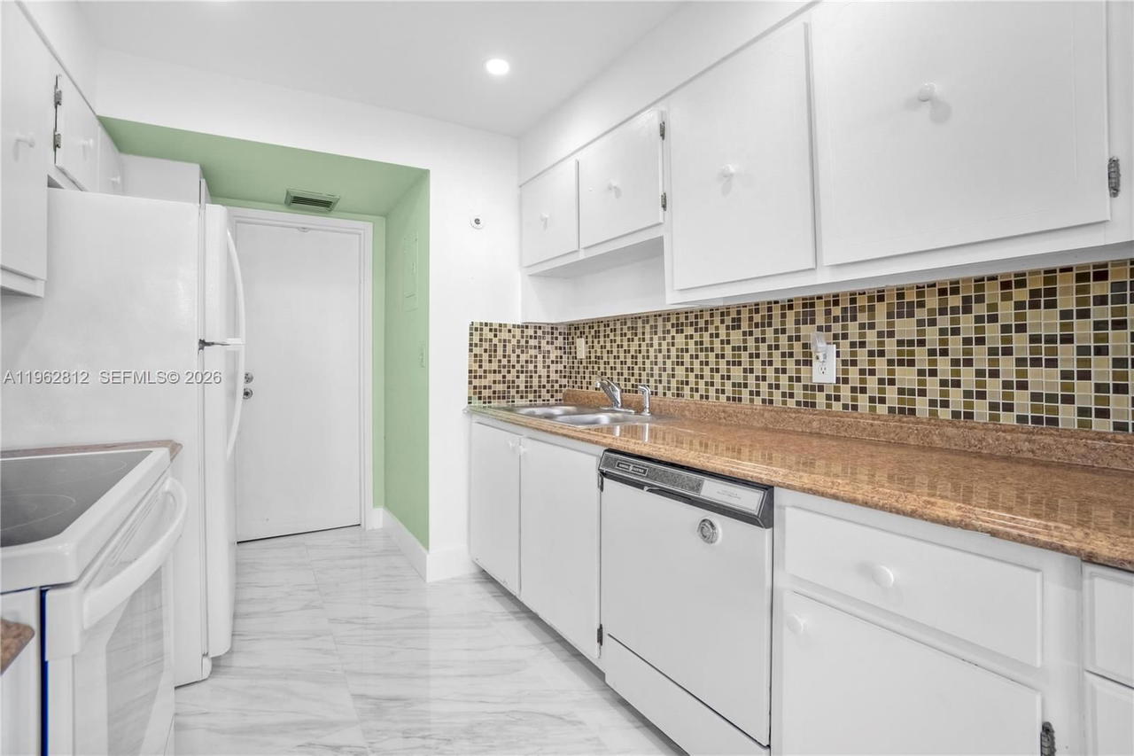 Real estate property located at 100 Golden Isles Dr #808, Broward, Lake Point Tower Condomin, Hallandale Beach, FL