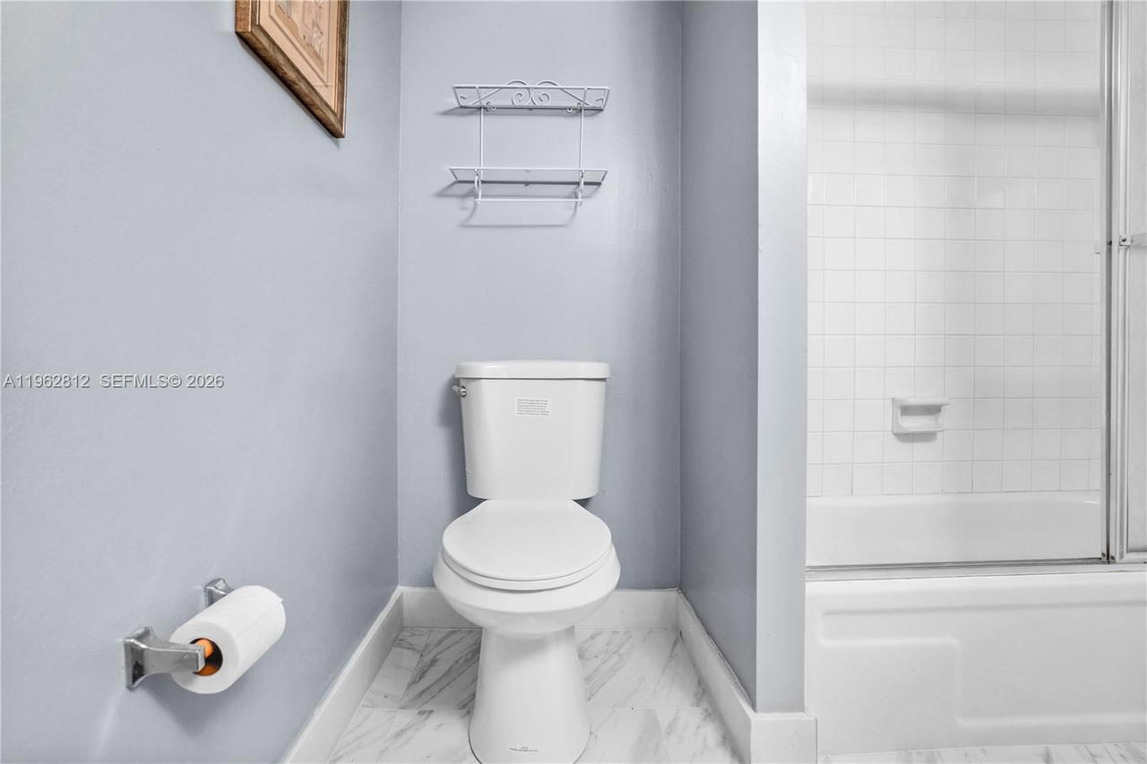 Real estate property located at 100 Golden Isles Dr #808, Broward, Lake Point Tower Condomin, Hallandale Beach, FL