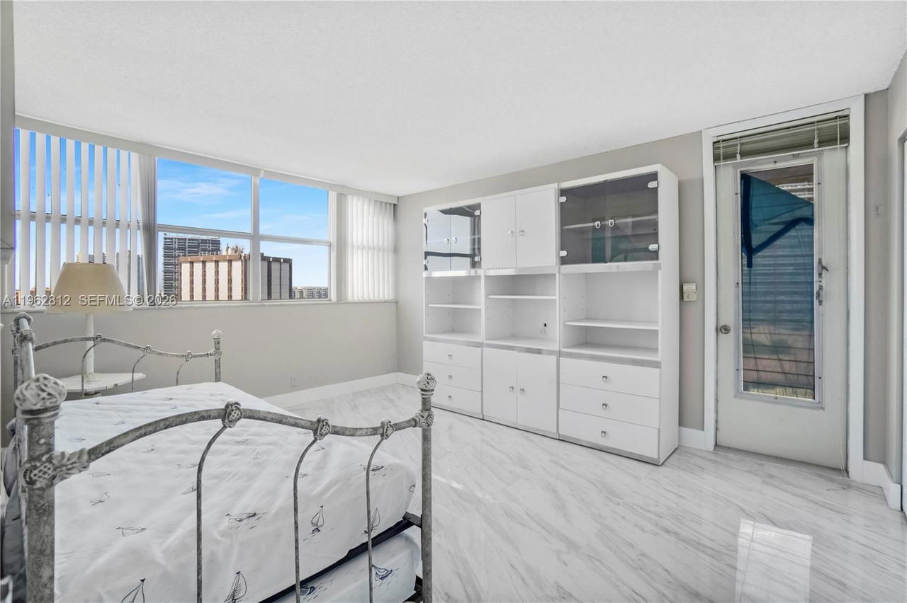 Real estate property located at 100 Golden Isles Dr #808, Broward, Lake Point Tower Condomin, Hallandale Beach, FL