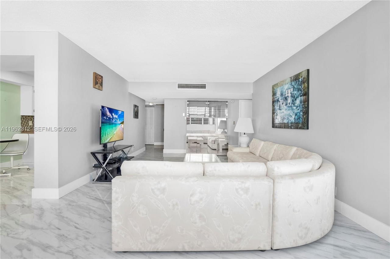 Real estate property located at 100 Golden Isles Dr #808, Broward, Lake Point Tower Condomin, Hallandale Beach, FL