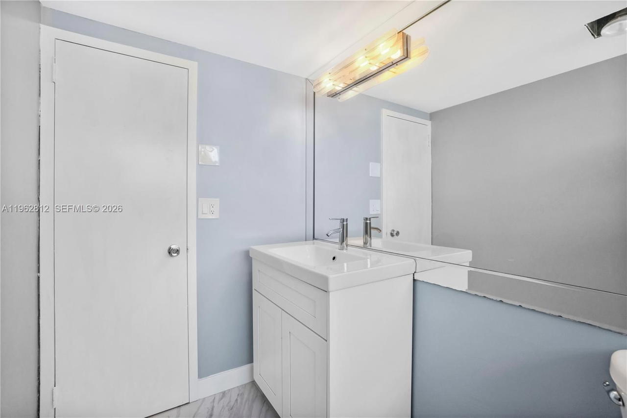 Real estate property located at 100 Golden Isles Dr #808, Broward, Lake Point Tower Condomin, Hallandale Beach, FL