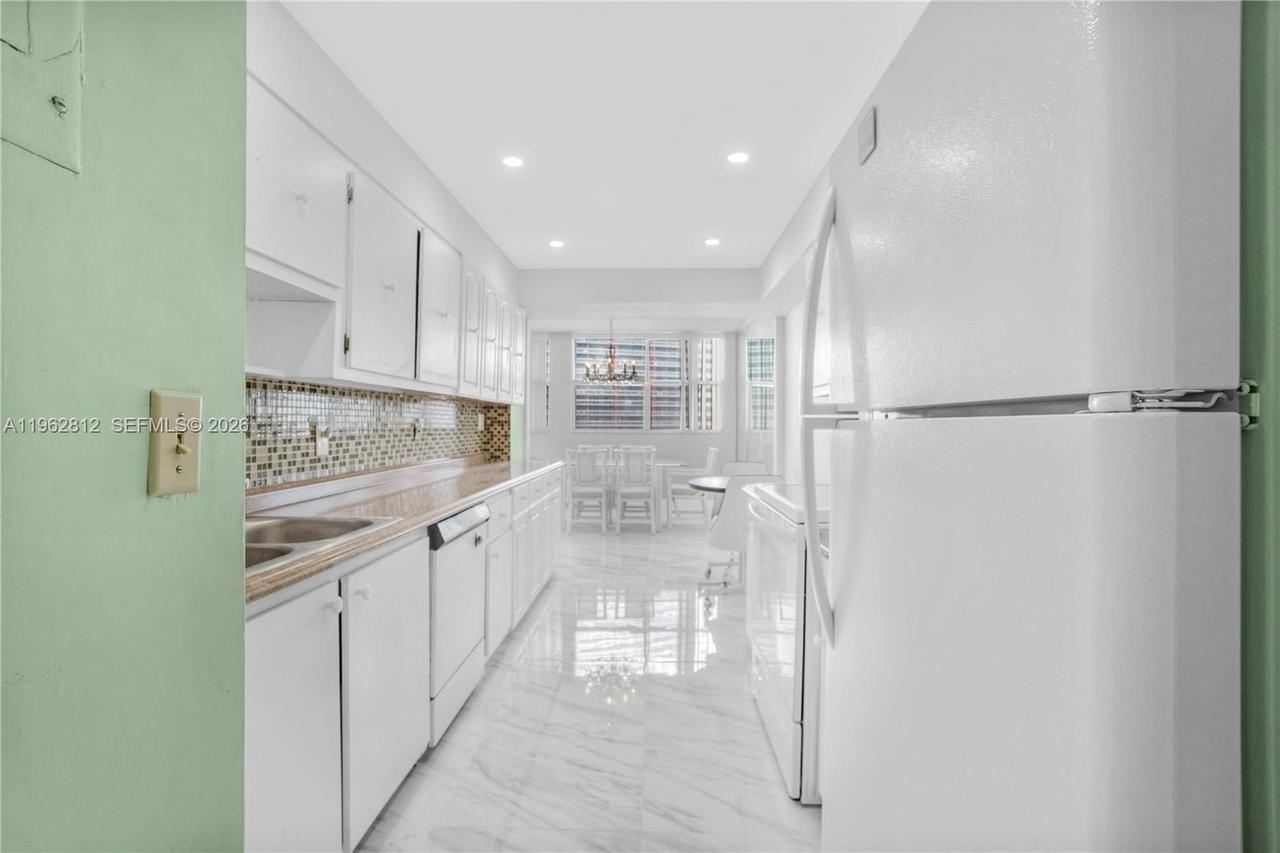 Real estate property located at 100 Golden Isles Dr #808, Broward, Lake Point Tower Condomin, Hallandale Beach, FL