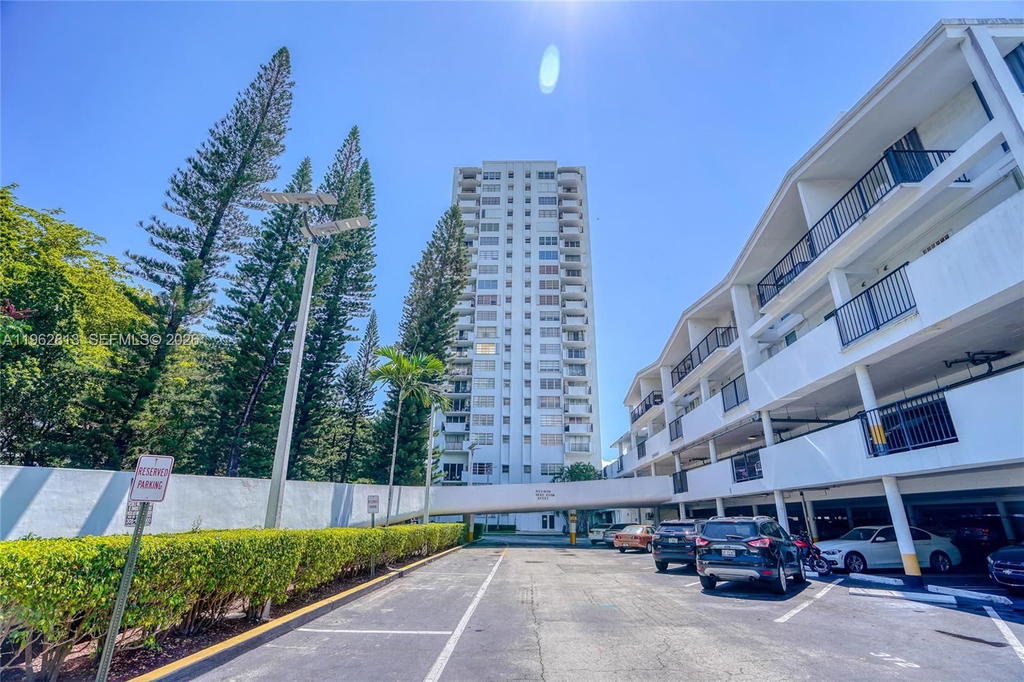 Real estate property located at 2780 183rd St #1204, Miami-dade, Commodore Plaza Condo, Aventura, FL