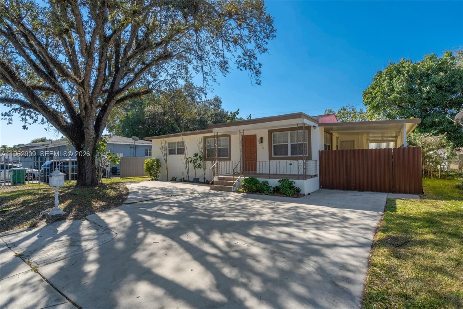 Real estate property located at 16350 37th Ave, Miami-dade, Venetian Garden Rev, Miami Gardens, FL