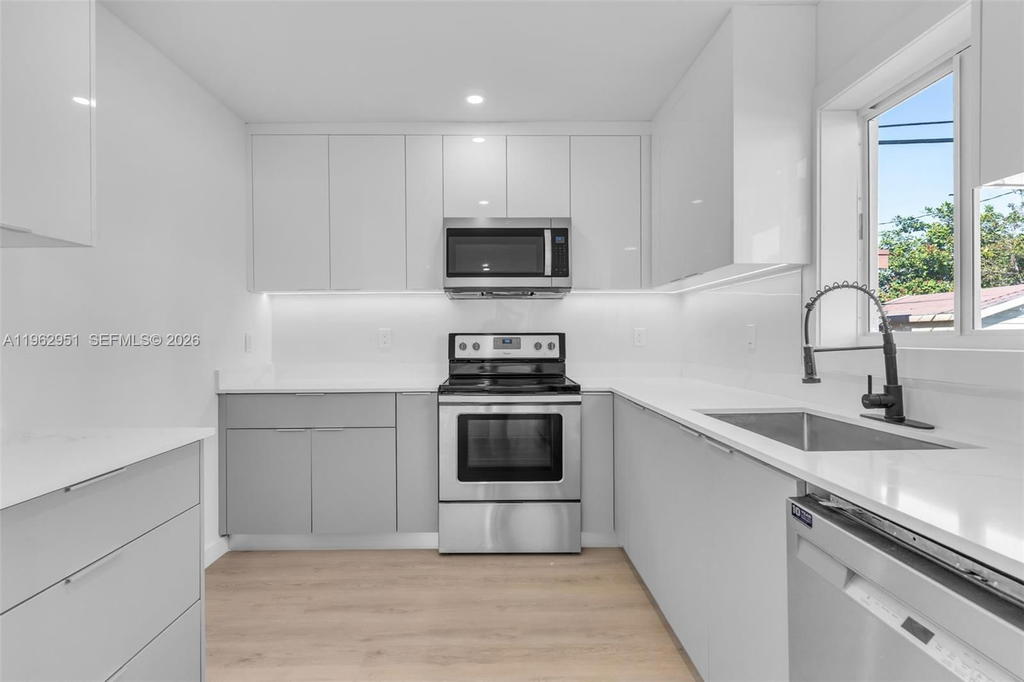 Real estate property located at 5941 6th Ave, Miami-dade, Gratigny Heights 2nd Addn, Hialeah, FL