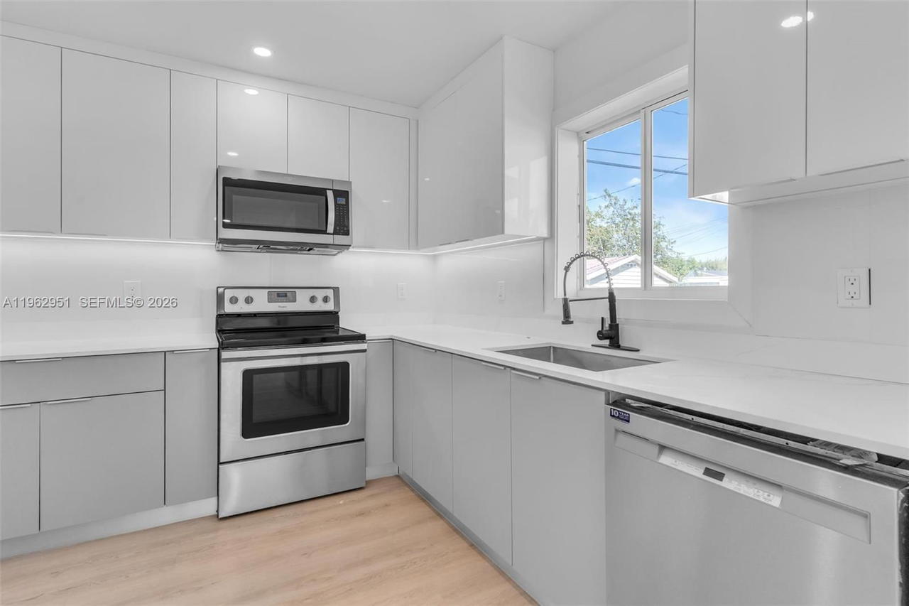 Real estate property located at 5941 6th Ave, Miami-dade, Gratigny Heights 2nd Addn, Hialeah, FL