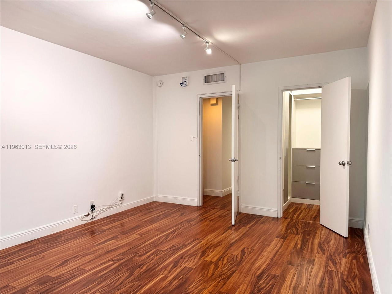 Real estate property located at 1200 West Ave #1418, Miami-dade, Mirador 1200 Condo, Miami Beach, FL