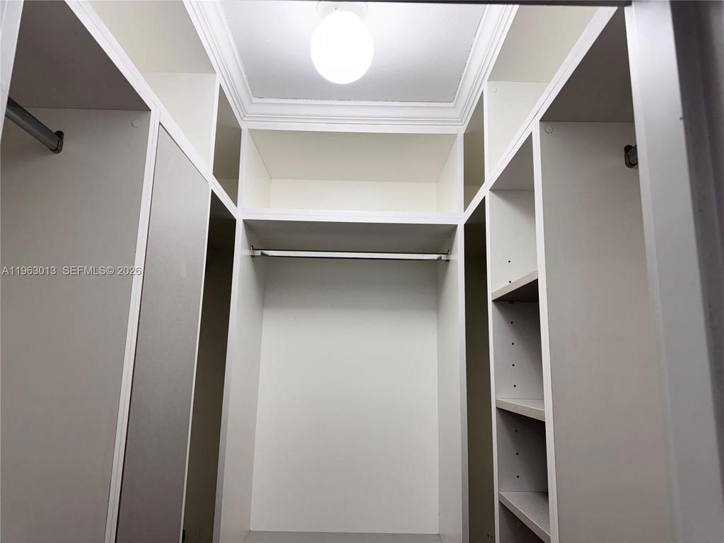 Real estate property located at 1200 West Ave #1418, Miami-dade, Mirador 1200 Condo, Miami Beach, FL