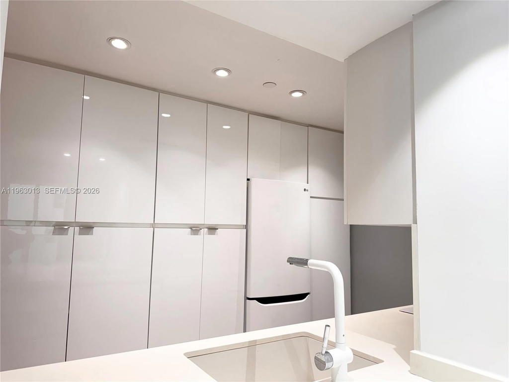 Real estate property located at 1200 West Ave #1418, Miami-dade, Mirador 1200 Condo, Miami Beach, FL