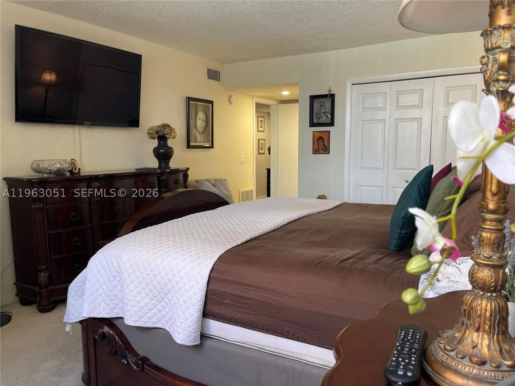 Real estate property located at 16475 Golf Club Rd #309, Broward, Bldg 9 Of Country Club Ap, Weston, FL